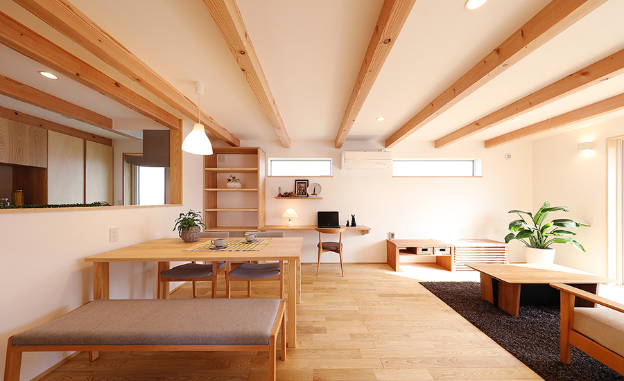 永く使えて経年変化を愉しめる無垢材