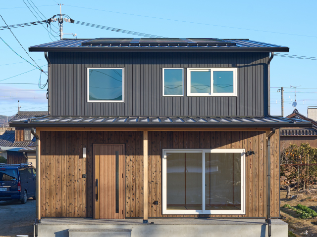 焼杉の外壁|自然素材の美しさと高い耐久性を兼ね備えた魅力的な外壁材【岡山注文住宅コラムVol.051】 | 更新情報|岡山県岡山市の注文住宅は ...