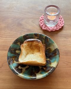 おうち時間を彩る、器と無垢材