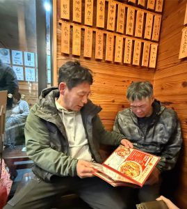 大工さんたちと夕食