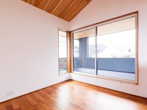 「呼吸する壁」と呼ばれる理由。 天然漆喰がもたらす調湿の力【設計お役立ち情報　Vol.53】